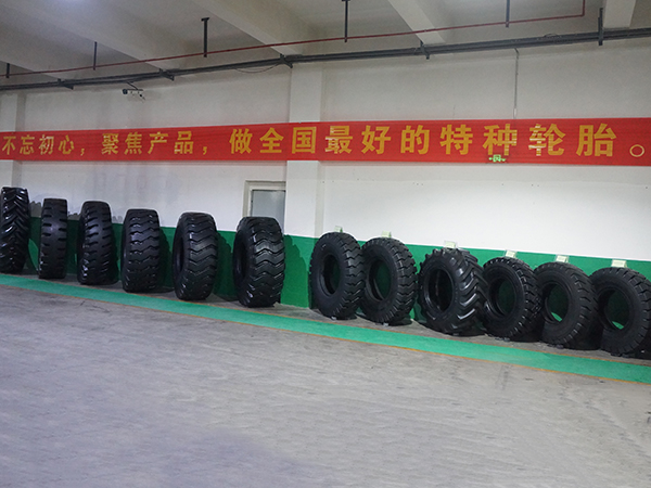 工程胎分公司輪胎展示區